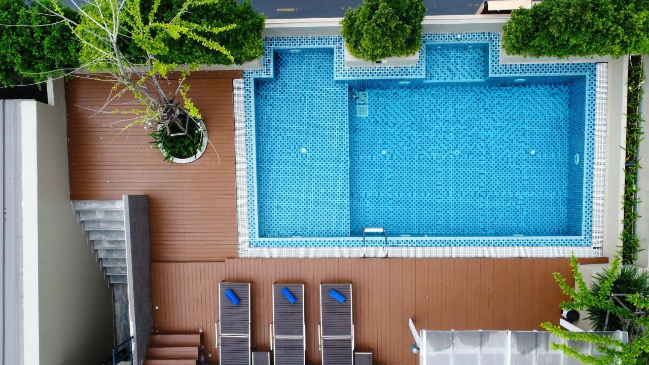 Ramada By Wyndham Bangkok Ten Ekamai Residences 외부 사진