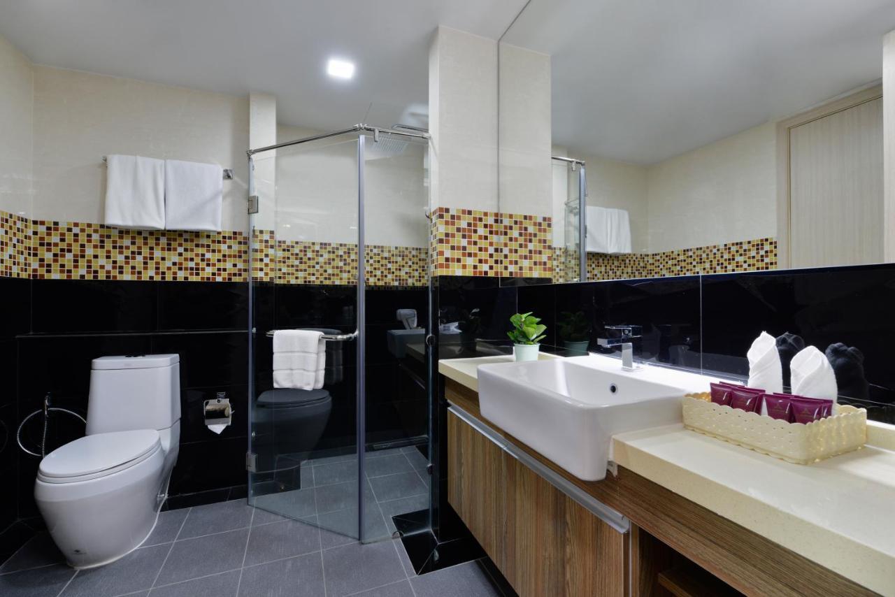 Ramada By Wyndham Bangkok Ten Ekamai Residences 외부 사진