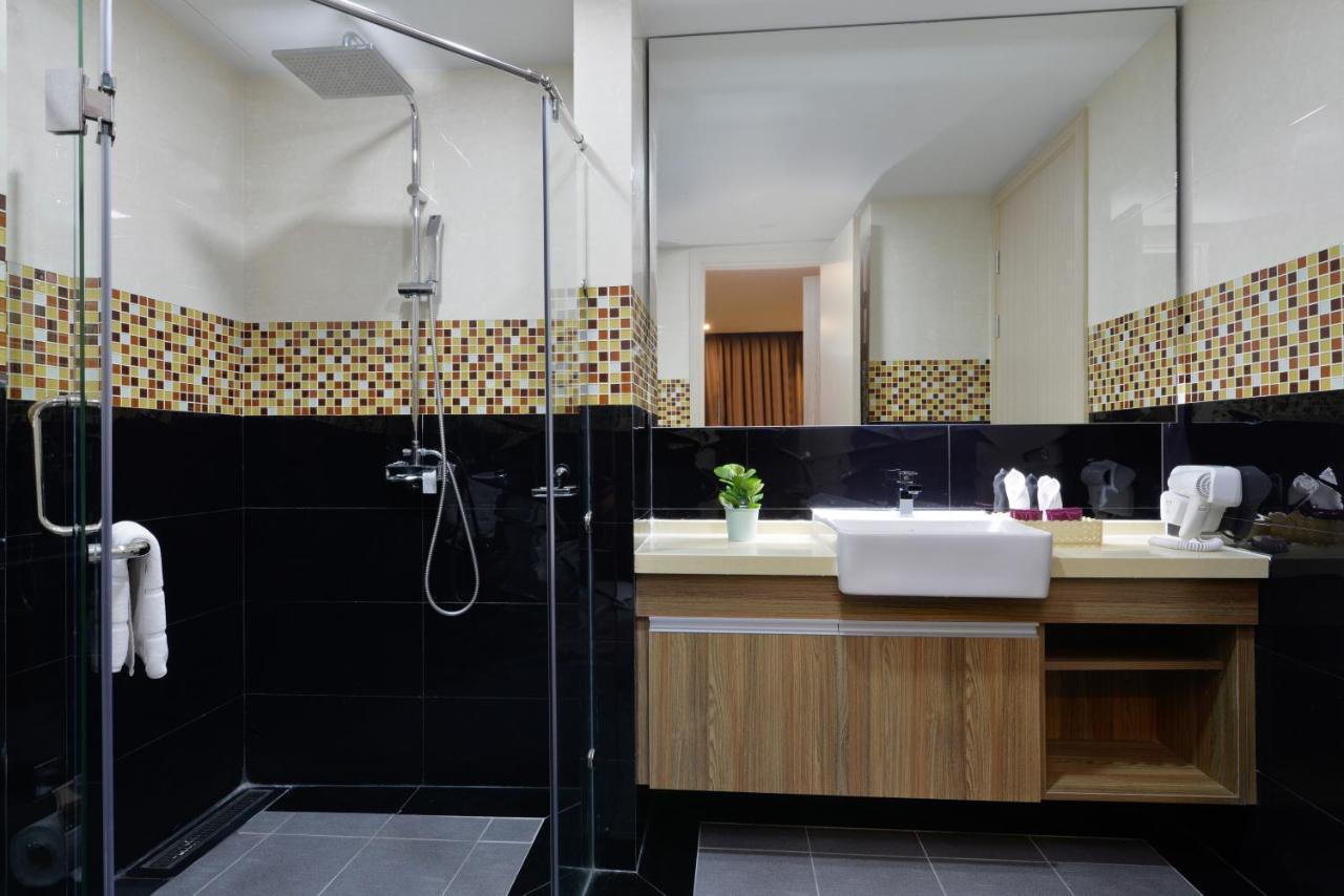 Ramada By Wyndham Bangkok Ten Ekamai Residences 외부 사진