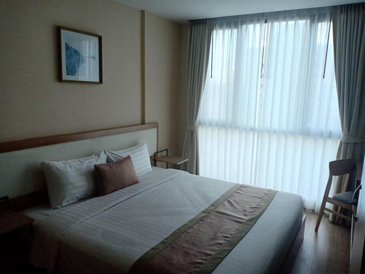 Ramada By Wyndham Bangkok Ten Ekamai Residences 외부 사진