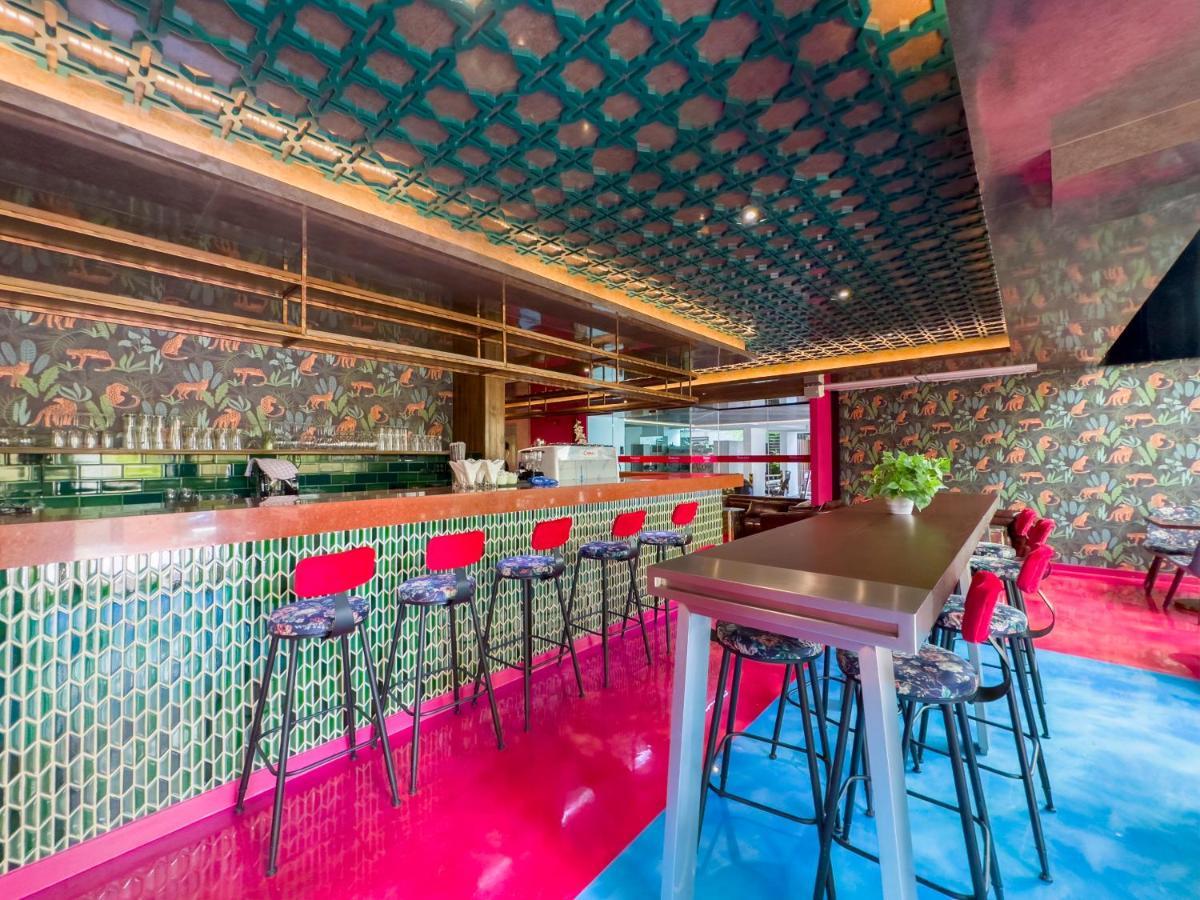 Ramada By Wyndham Bangkok Ten Ekamai Residences 외부 사진