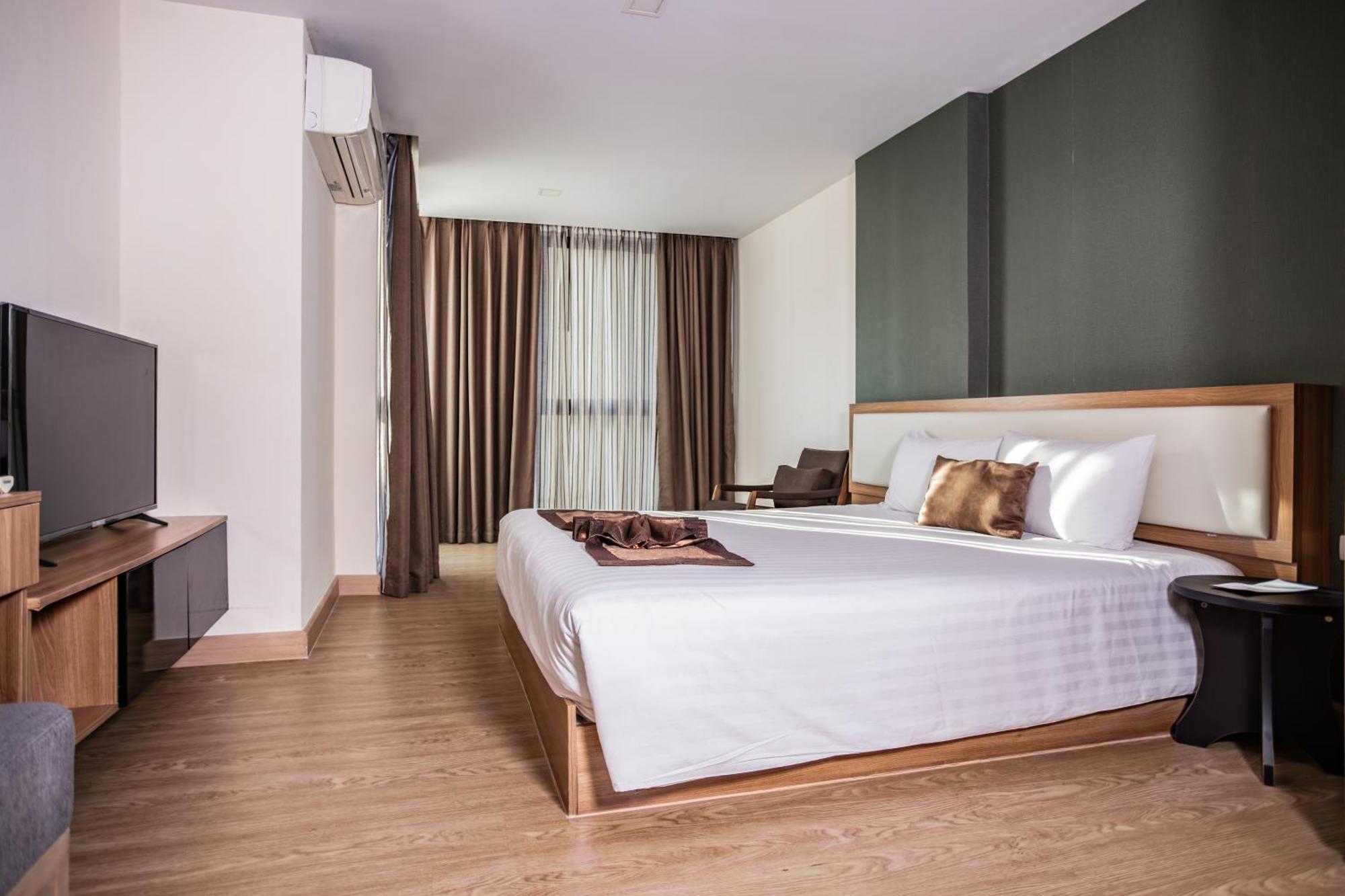 Ramada By Wyndham Bangkok Ten Ekamai Residences 외부 사진