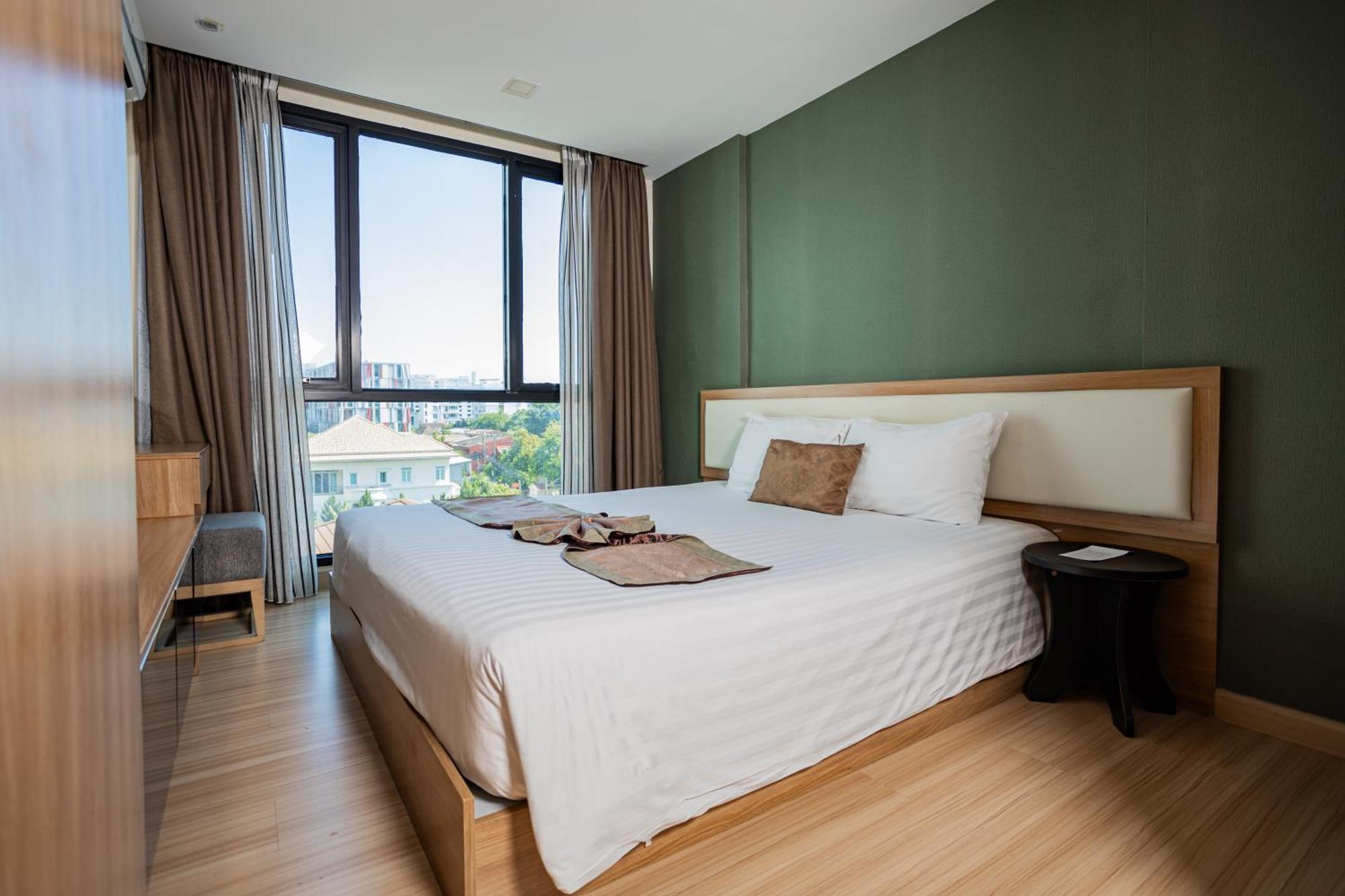 Ramada By Wyndham Bangkok Ten Ekamai Residences 외부 사진