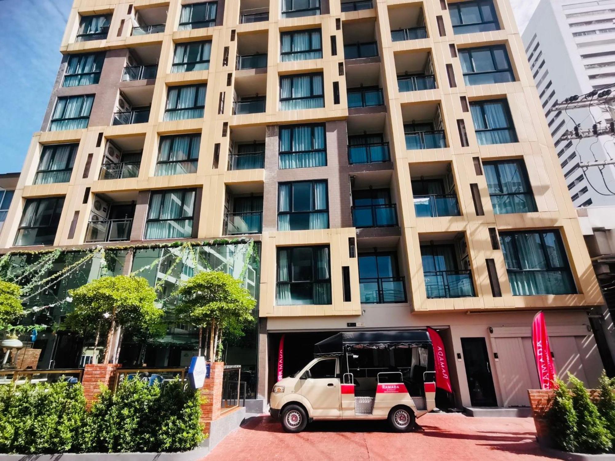 Ramada By Wyndham Bangkok Ten Ekamai Residences 외부 사진