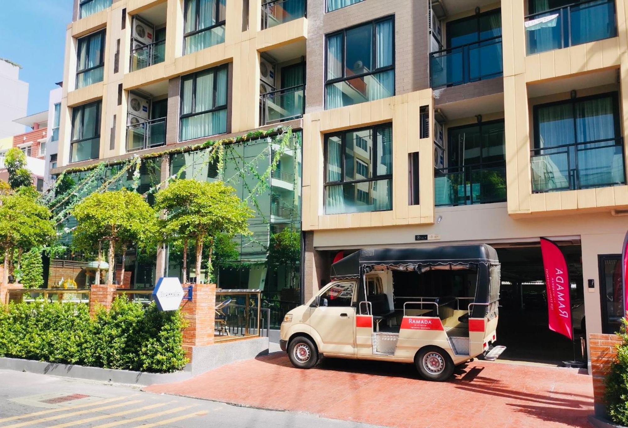 Ramada By Wyndham Bangkok Ten Ekamai Residences 외부 사진