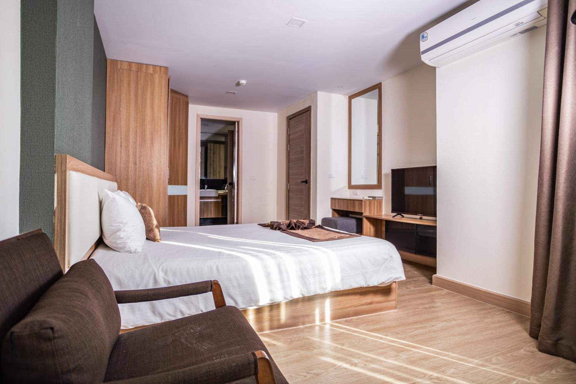 Ramada By Wyndham Bangkok Ten Ekamai Residences 외부 사진