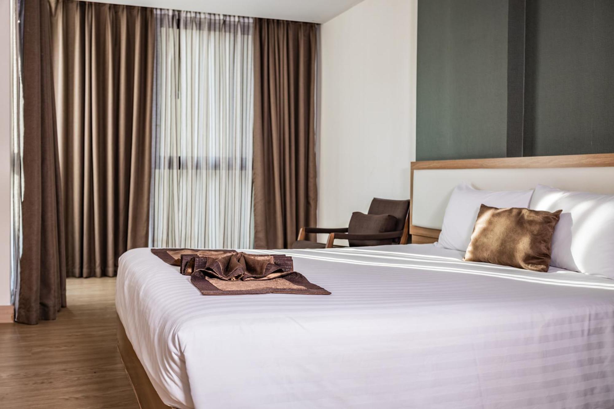 Ramada By Wyndham Bangkok Ten Ekamai Residences 외부 사진