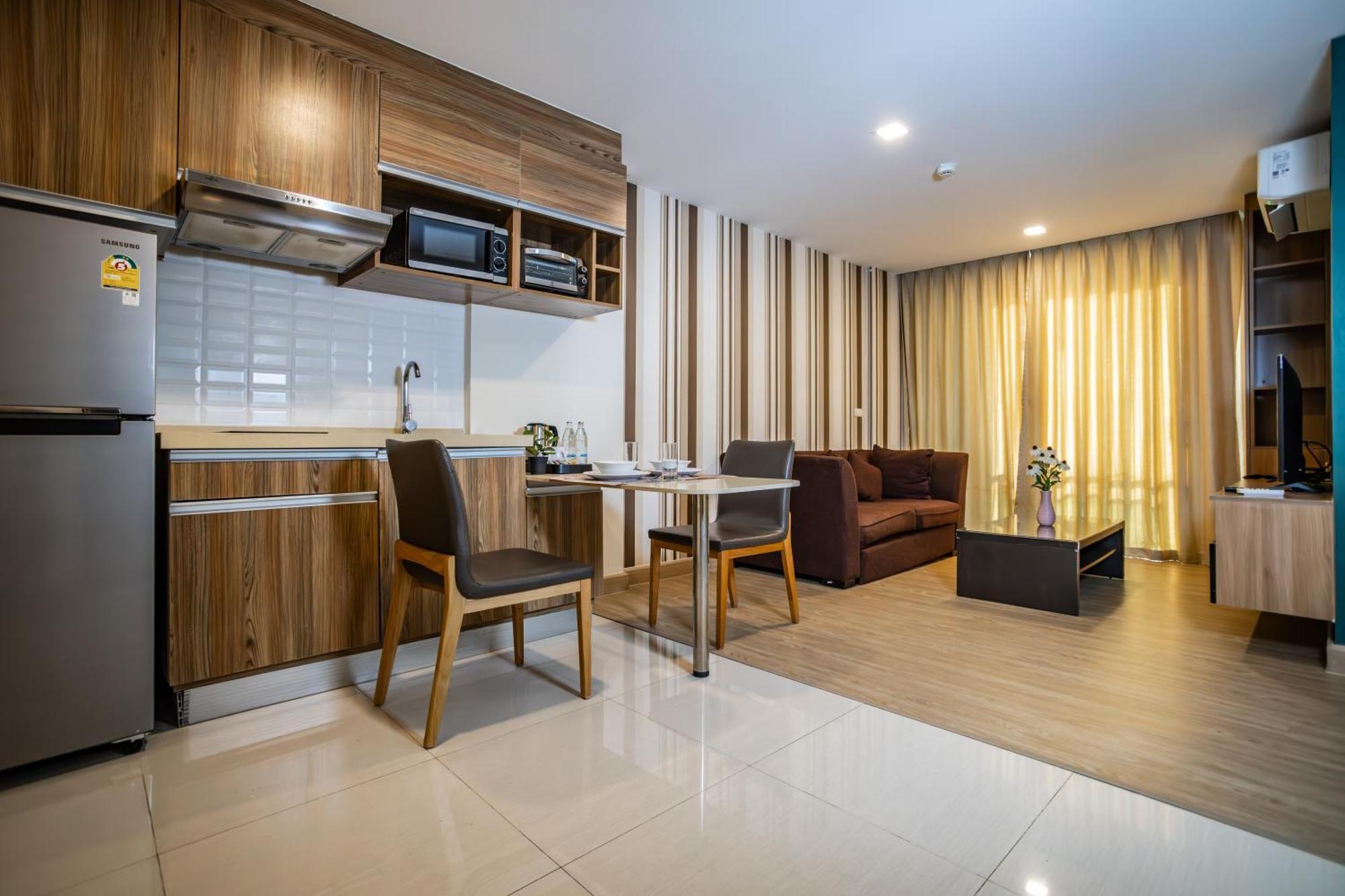Ramada By Wyndham Bangkok Ten Ekamai Residences 외부 사진