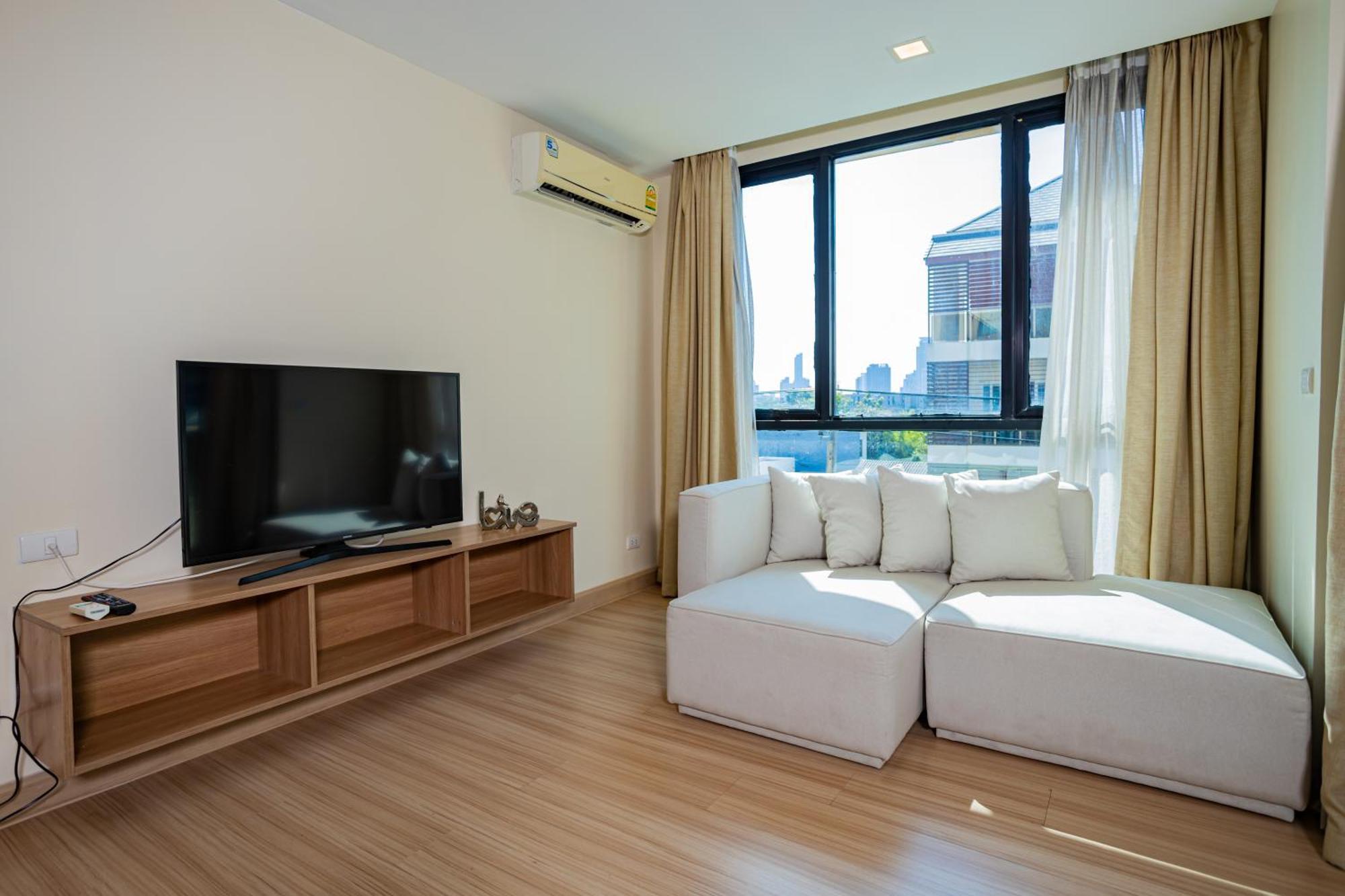 Ramada By Wyndham Bangkok Ten Ekamai Residences 외부 사진