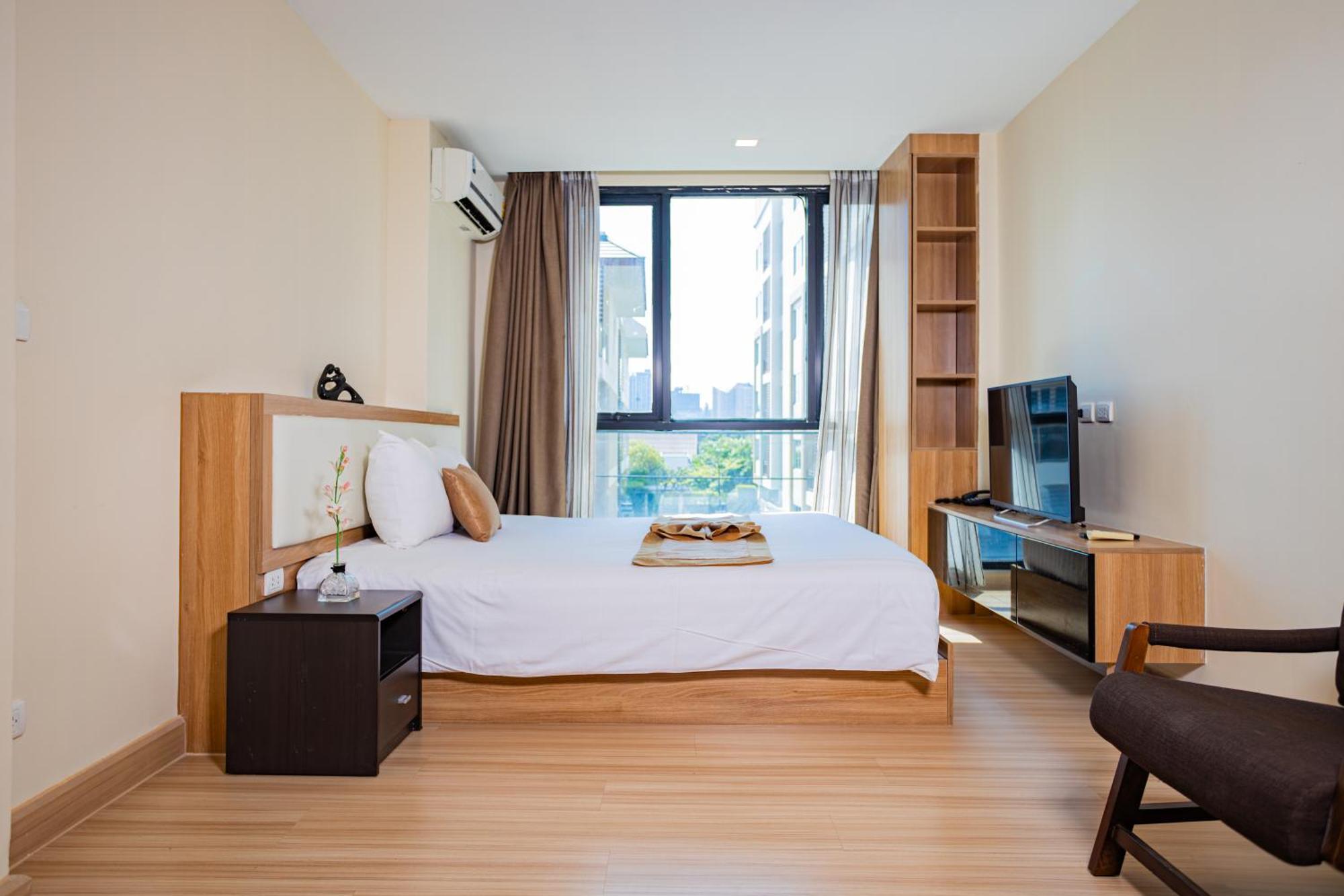Ramada By Wyndham Bangkok Ten Ekamai Residences 외부 사진