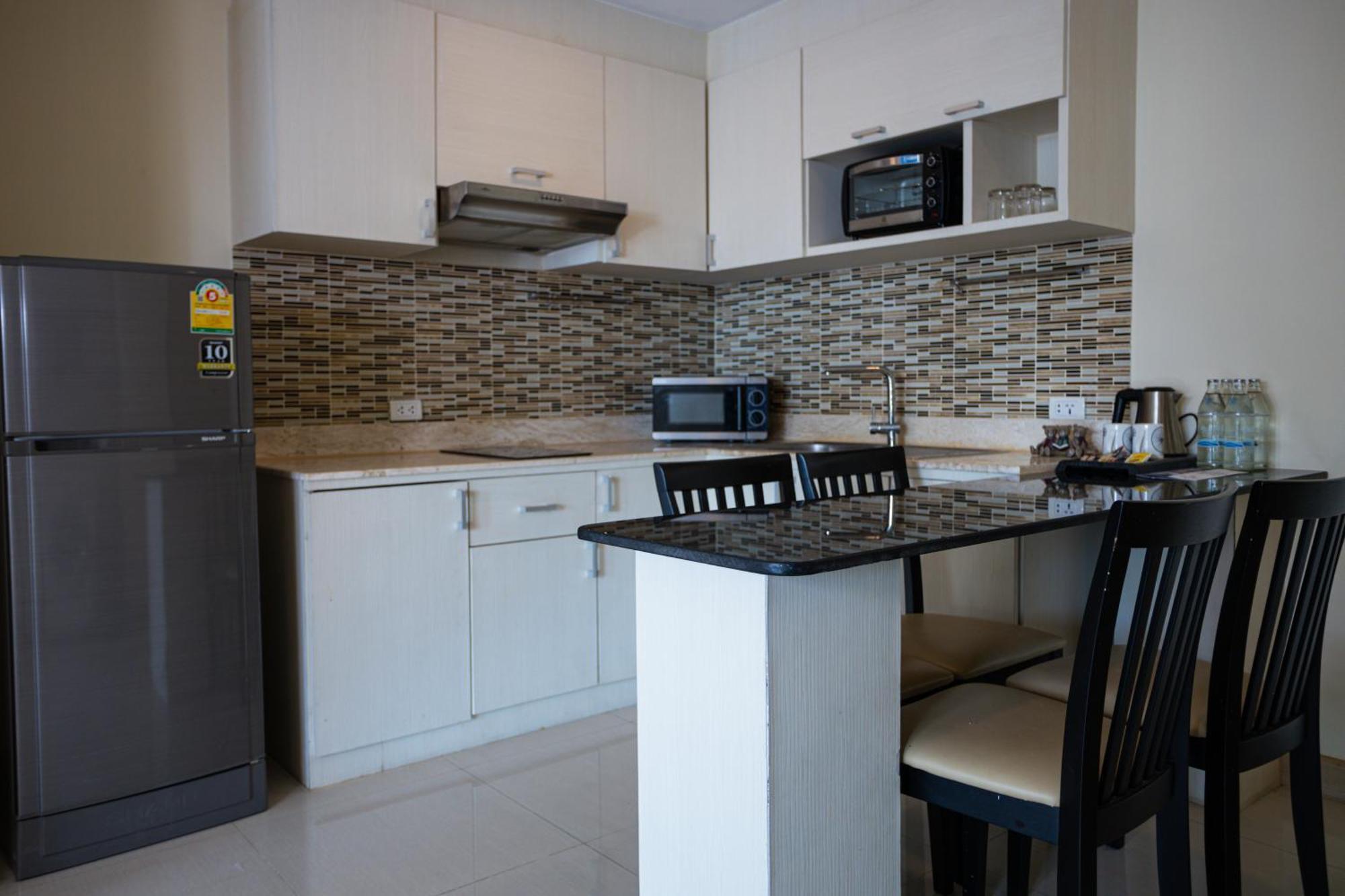 Ramada By Wyndham Bangkok Ten Ekamai Residences 외부 사진