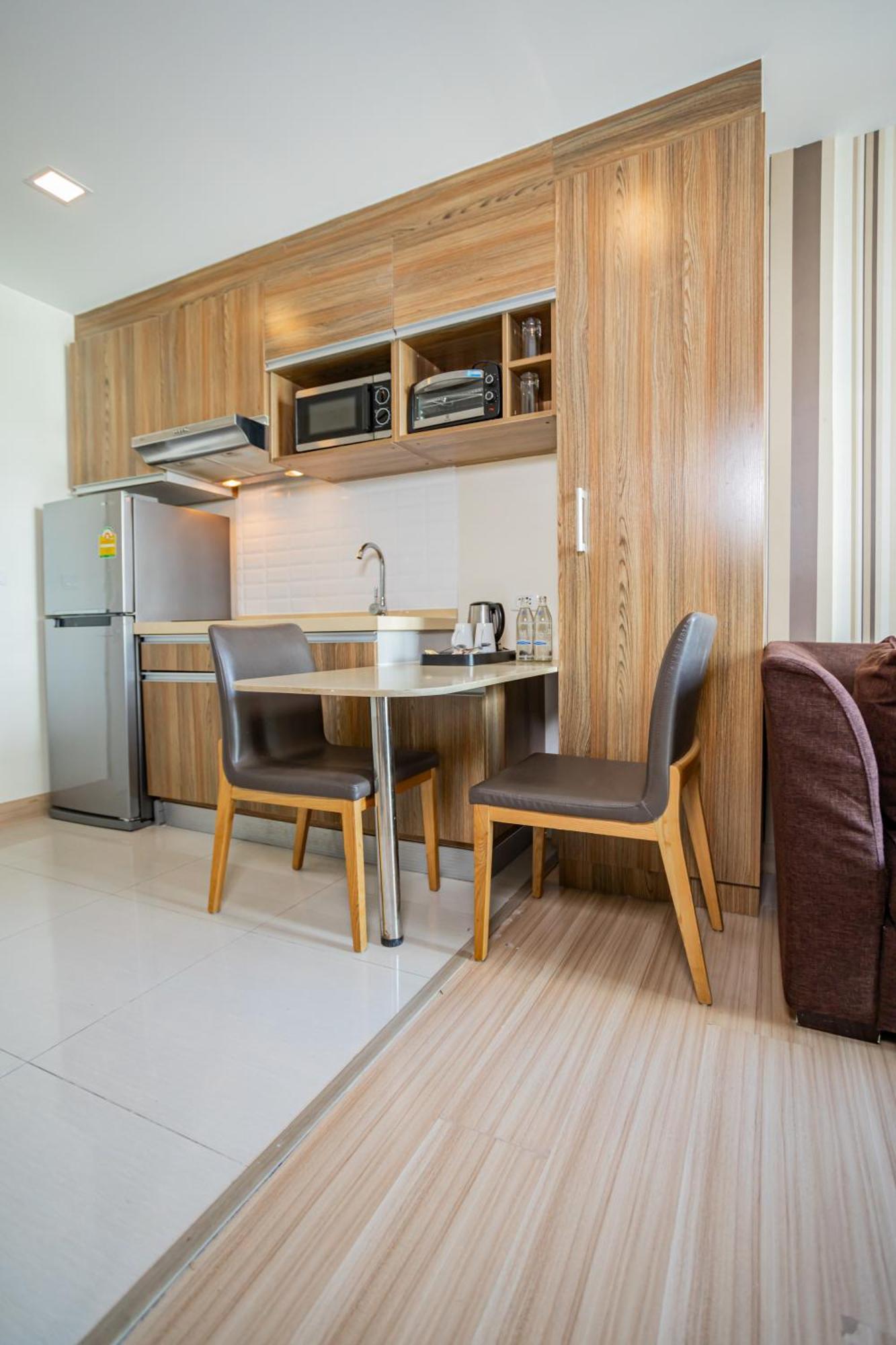 Ramada By Wyndham Bangkok Ten Ekamai Residences 외부 사진