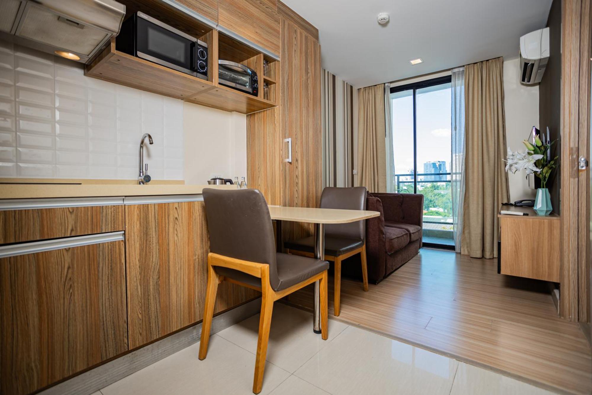Ramada By Wyndham Bangkok Ten Ekamai Residences 외부 사진