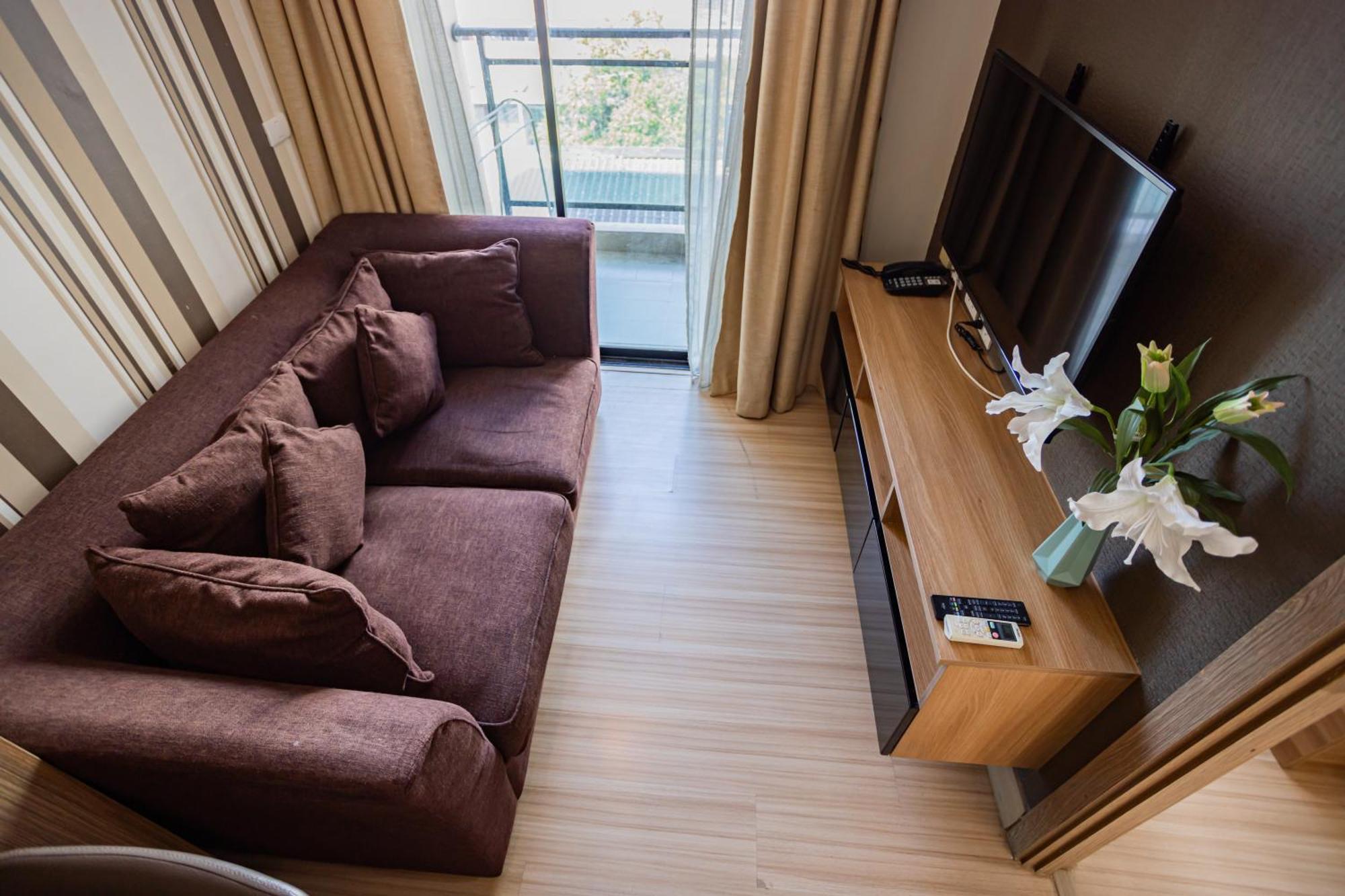 Ramada By Wyndham Bangkok Ten Ekamai Residences 외부 사진