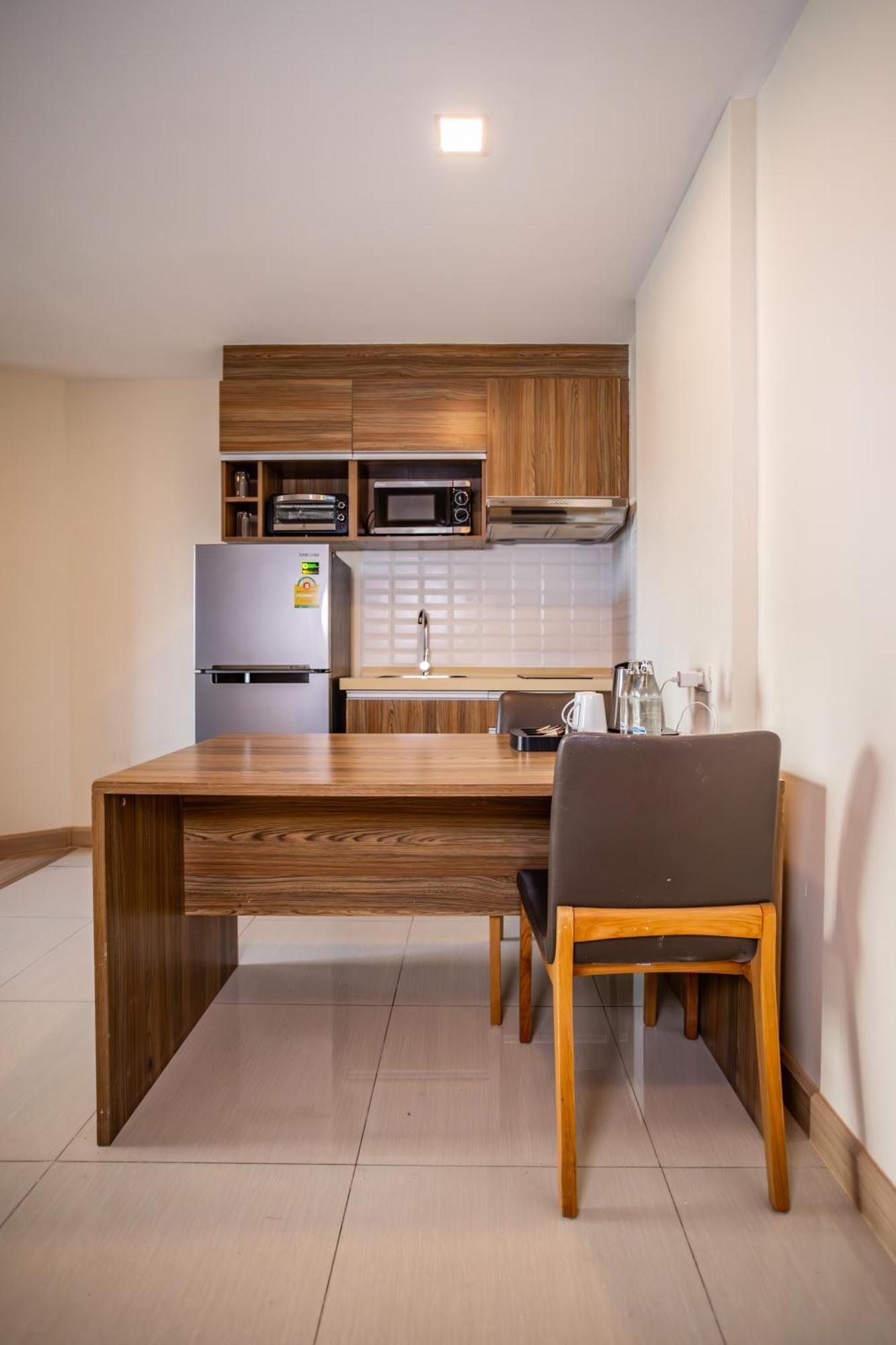 Ramada By Wyndham Bangkok Ten Ekamai Residences 외부 사진