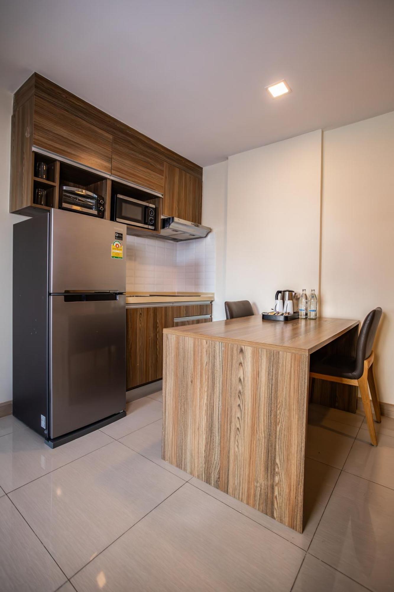 Ramada By Wyndham Bangkok Ten Ekamai Residences 외부 사진