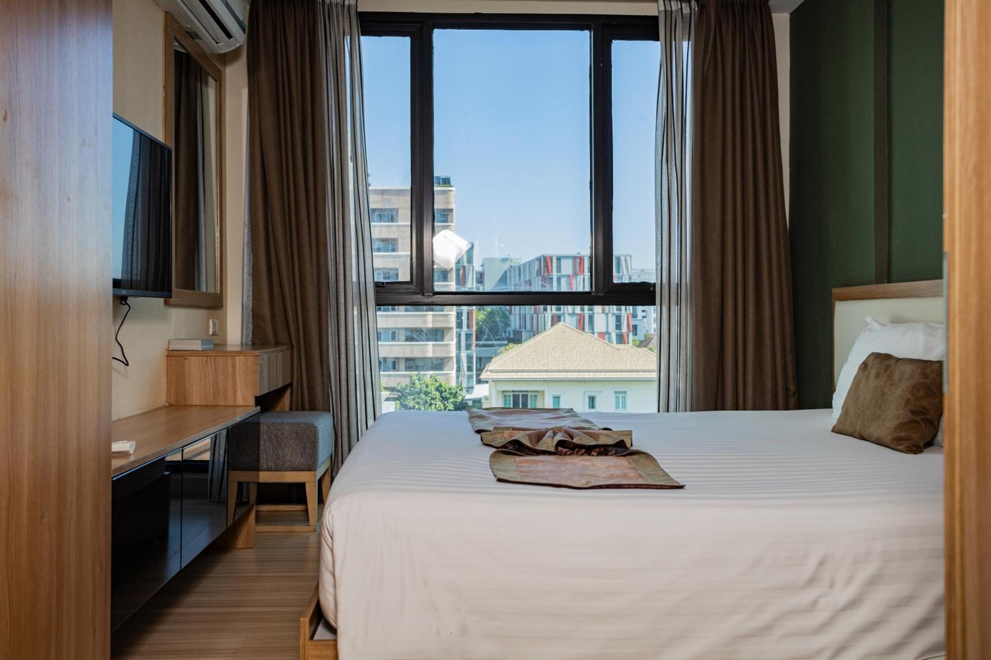 Ramada By Wyndham Bangkok Ten Ekamai Residences 외부 사진
