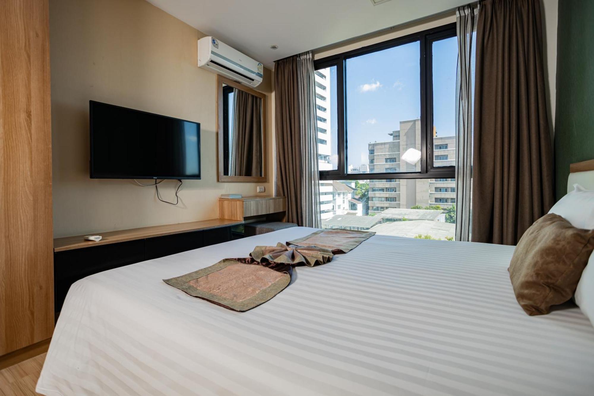 Ramada By Wyndham Bangkok Ten Ekamai Residences 외부 사진