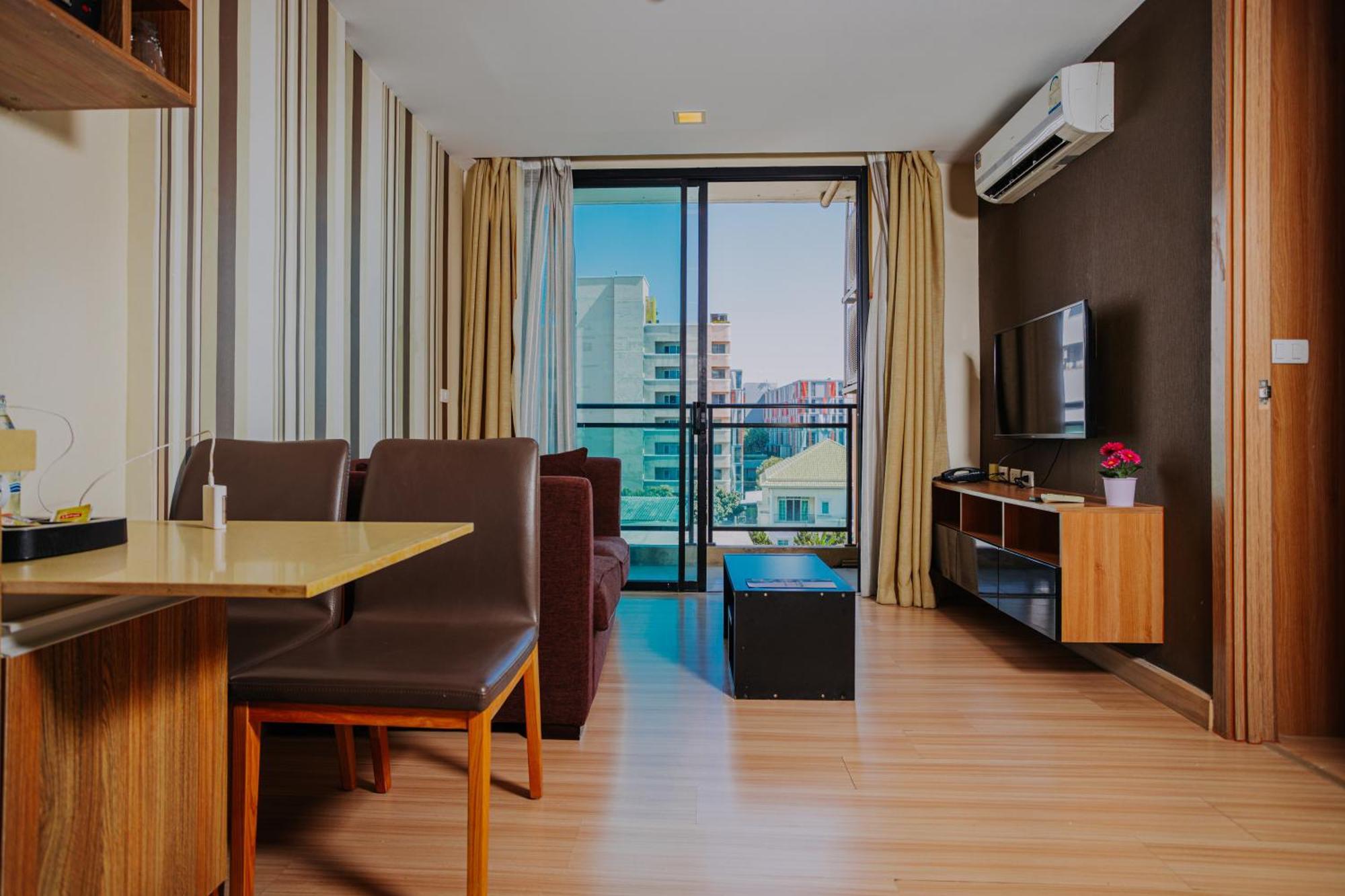 Ramada By Wyndham Bangkok Ten Ekamai Residences 외부 사진