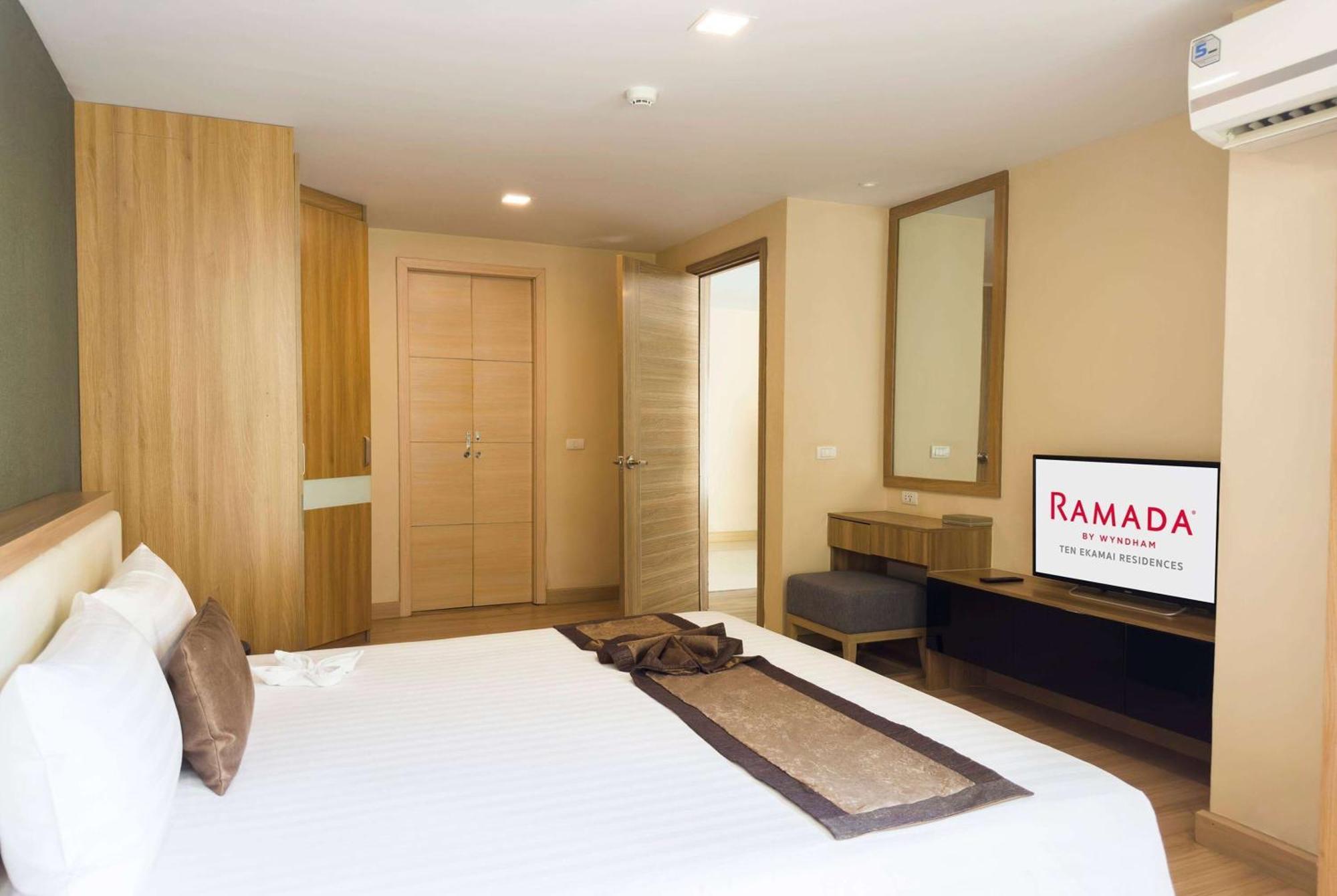 Ramada By Wyndham Bangkok Ten Ekamai Residences 외부 사진