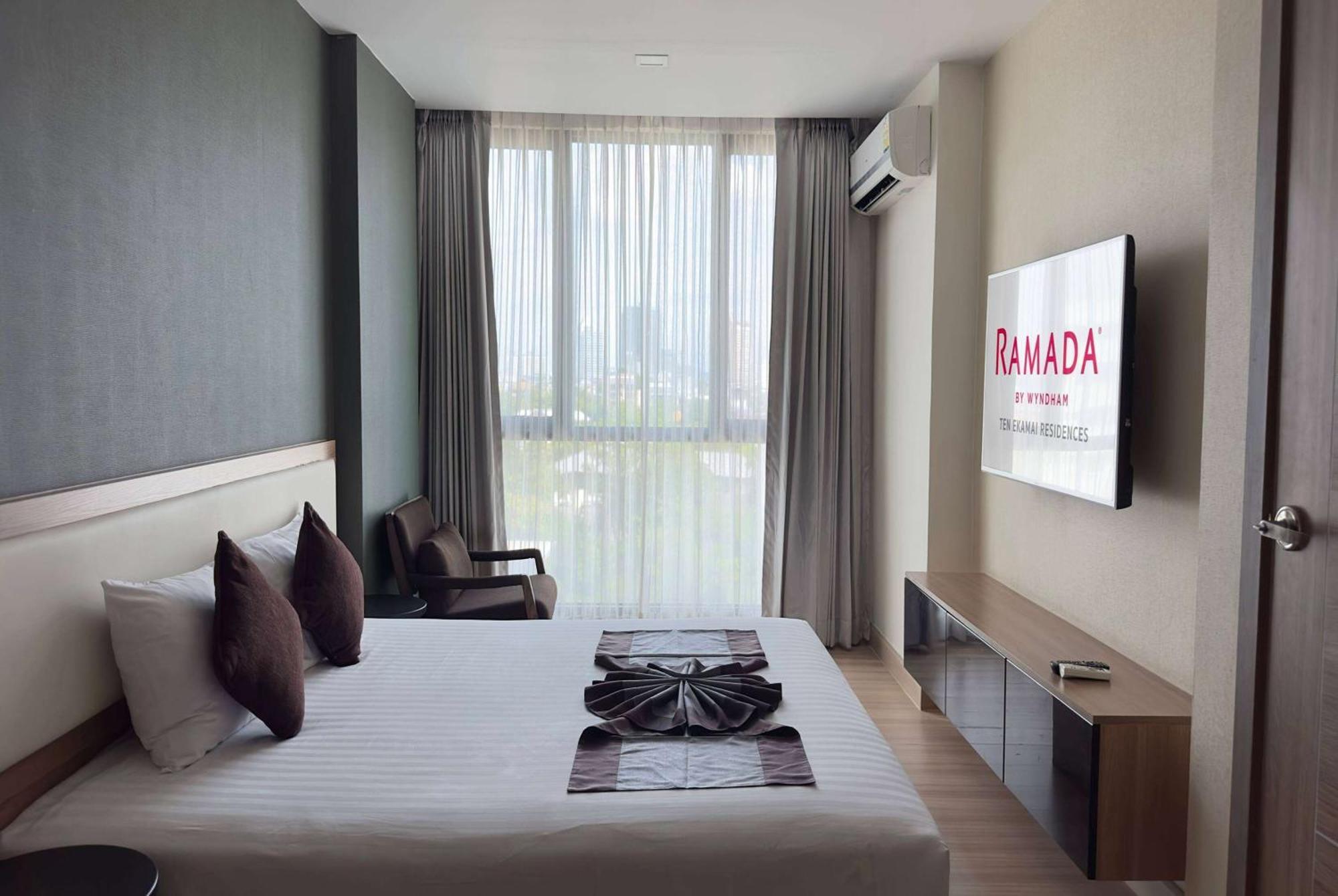 Ramada By Wyndham Bangkok Ten Ekamai Residences 외부 사진