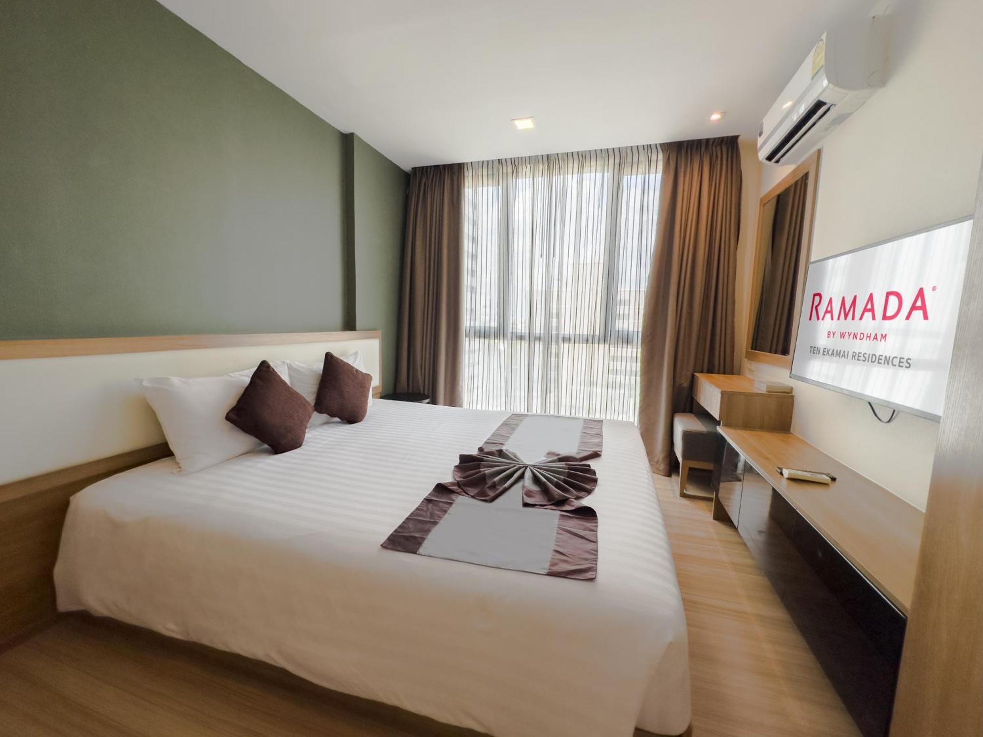 Ramada By Wyndham Bangkok Ten Ekamai Residences 외부 사진