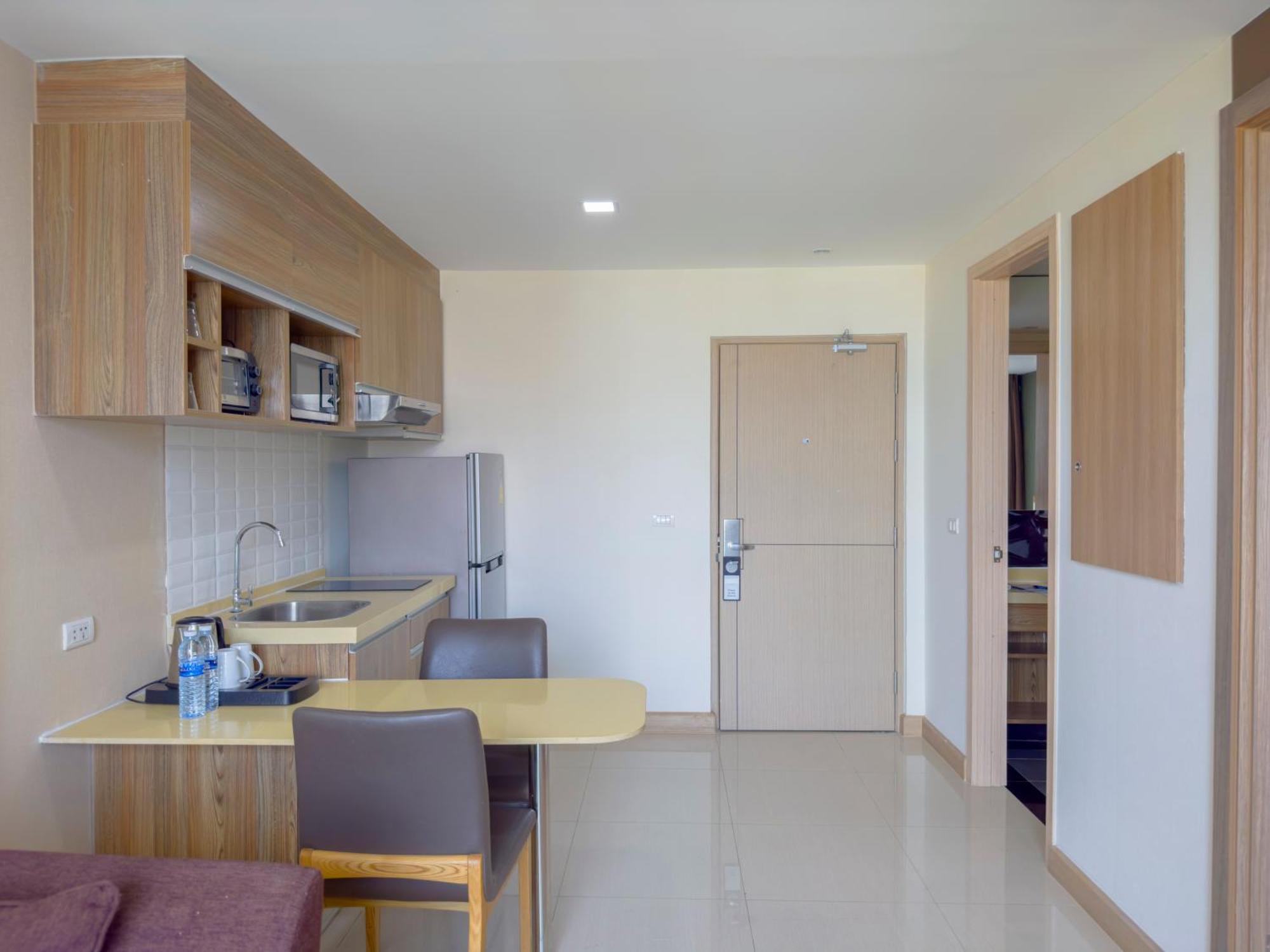 Ramada By Wyndham Bangkok Ten Ekamai Residences 외부 사진