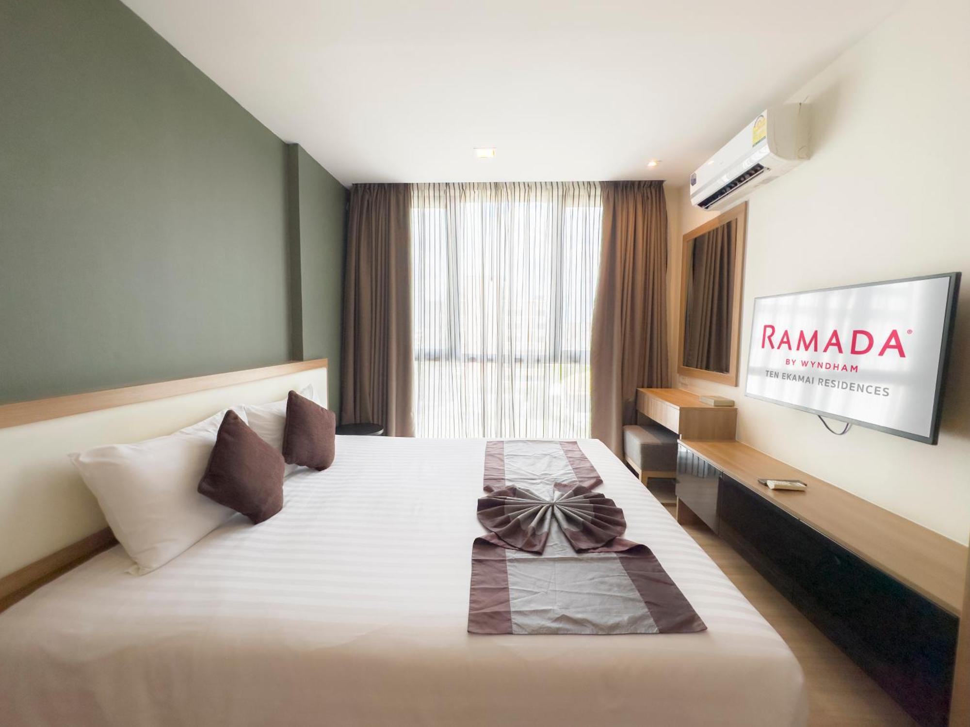 Ramada By Wyndham Bangkok Ten Ekamai Residences 외부 사진