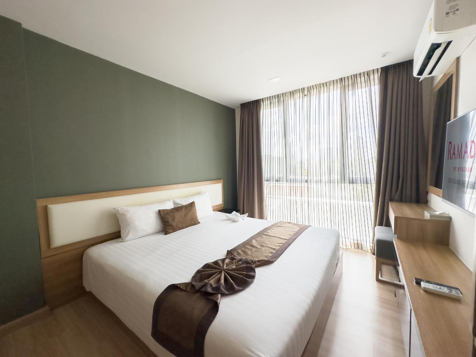 Ramada By Wyndham Bangkok Ten Ekamai Residences 외부 사진